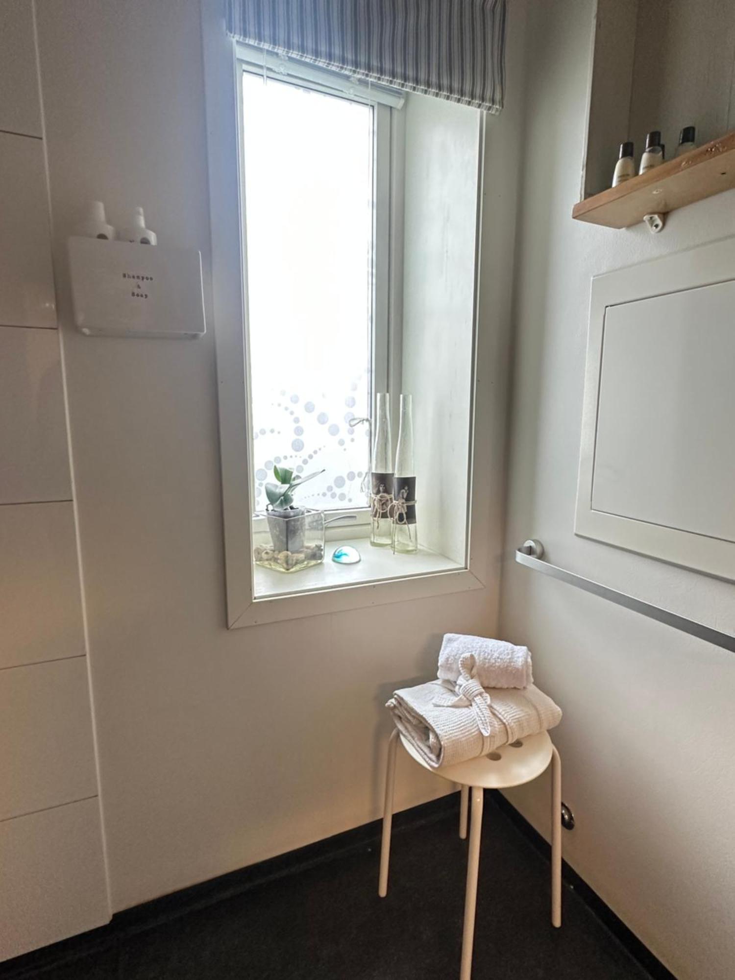 Saga, Et Unikt, Sjarmerende Badehotell Med Fa Rom, Sauna Og Badebrygge - Inderoy Straumen  Kültér fotó