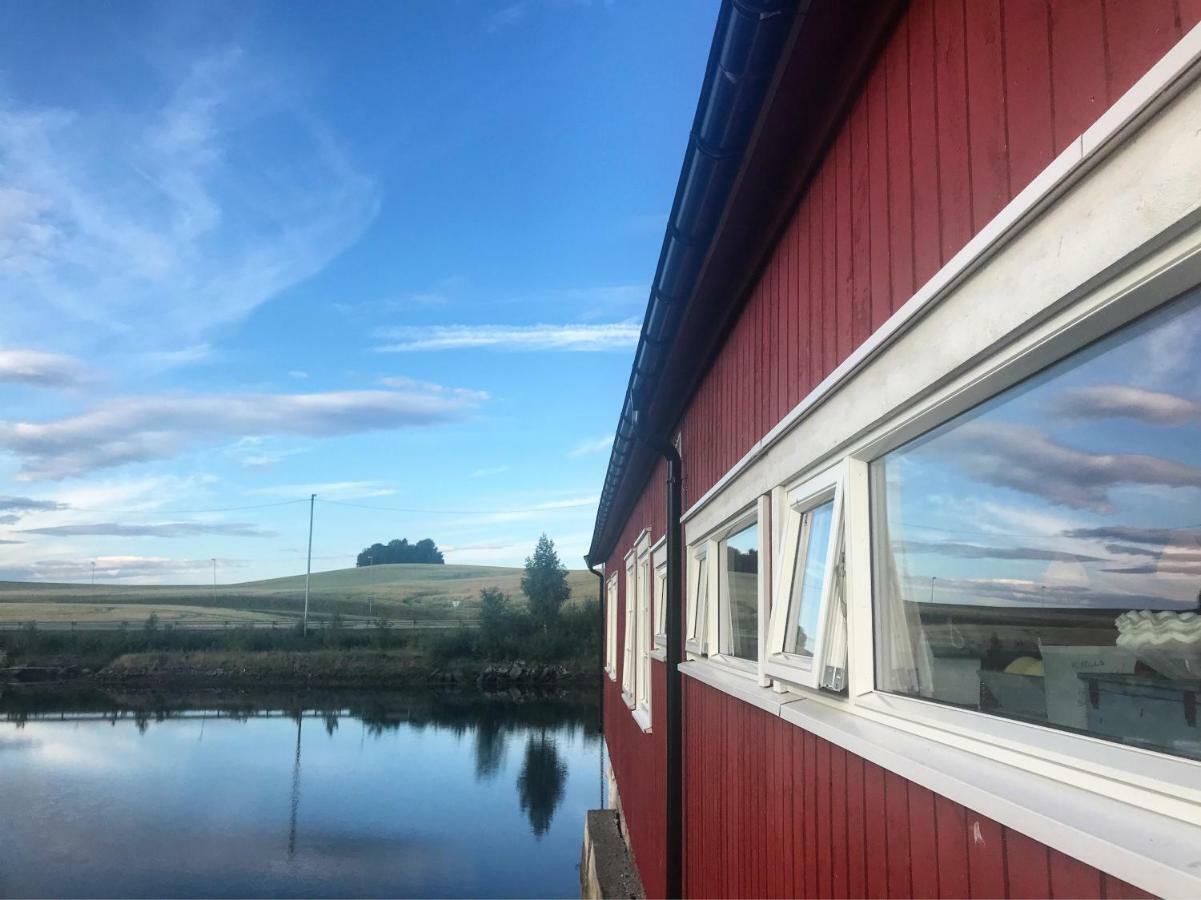 Saga, Et Unikt, Sjarmerende Badehotell Med Fa Rom, Sauna Og Badebrygge - Inderoy Straumen  Kültér fotó